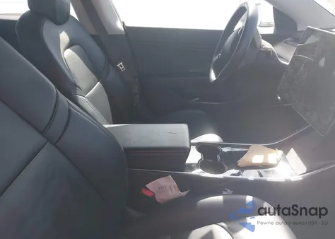 2018 Tesla Model 3 Long Range/Mid Range z USA, uszkodzony, nr VIN 5YJ3E1EA7JF007536